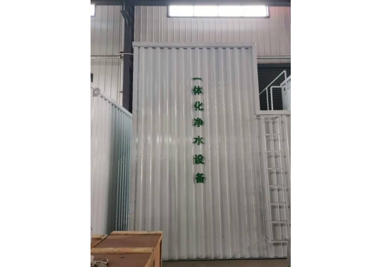 生活廢水處理設備系統軟硬件：由混凝土池、沉砂池、過濾池、水體平穩加藥設備、反清洗設備、離心水泵及電控柜構成